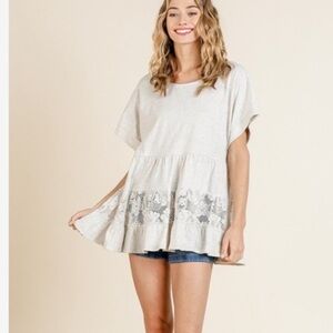 Umgee peplum top Short Sleeved, ruffle hem and floral lace detail. Oatmeal NWT S